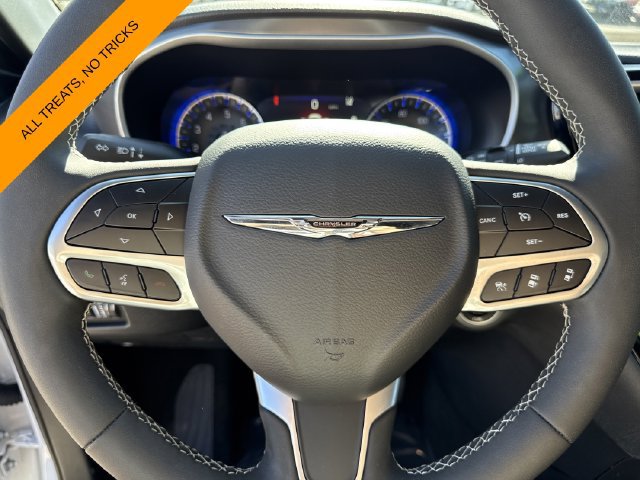Used 2026 Chrysler Pacifica Select FWD image 38