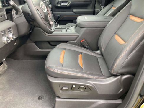 Used 2024 GMC Sierra 2500 AT4 w/ AT4 Preferred Package image 16
