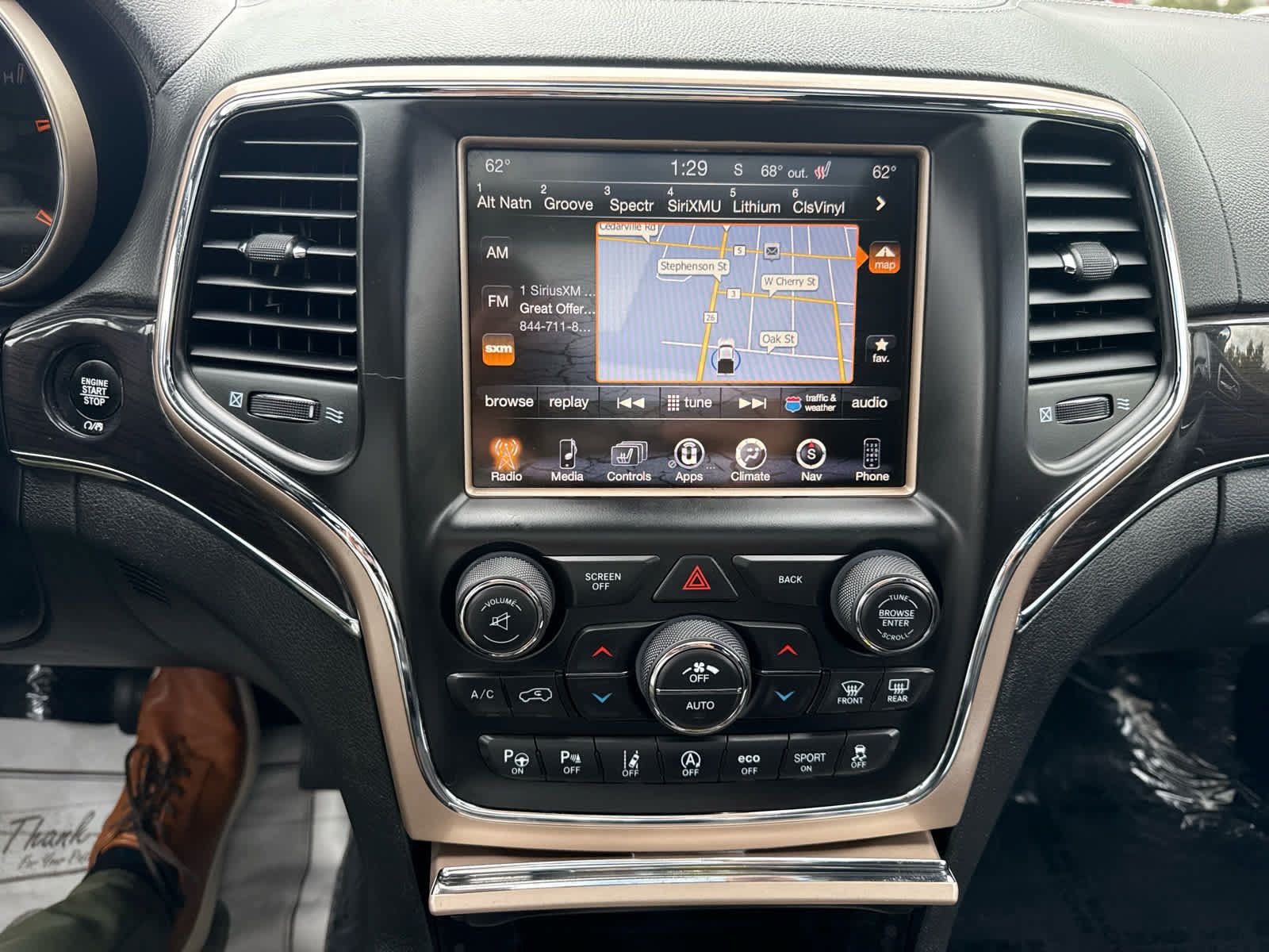 Used 2017 Jeep Grand Cherokee Overland w/ Jeep Active Safety Group AWD/4WD image 22