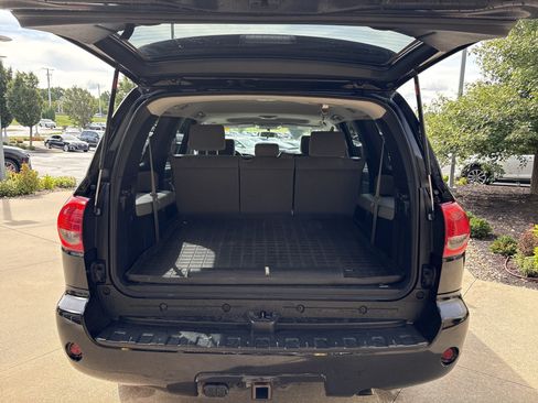 Used 2016 Toyota Sequoia SR5 AWD/4WD image 31