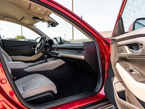 Used 2025 Honda Accord LX image 11