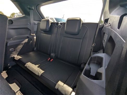 Used 2022 Volkswagen Tiguan SE R-Line image 15