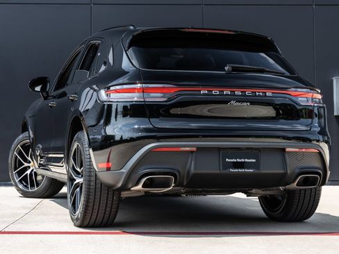 Certified 2025 Porsche Macan AWD/4WD image 3