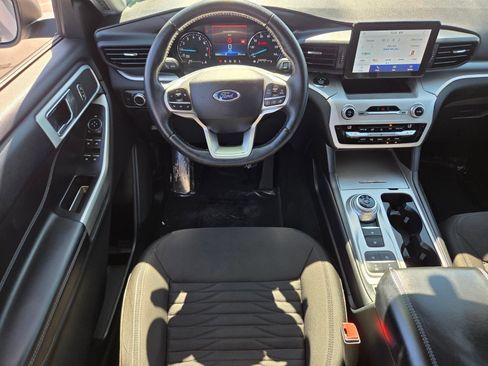 Certified 2021 Ford Explorer XLT RWD image 13