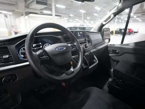 Used 2024 Ford Transit 250 Low Roof AWD w/ Exterior Upgrade Package image 5