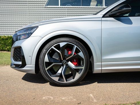 Certified 2024 Audi RS Q8 AWD/4WD image 4