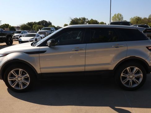Used 2017 Land Rover Range Rover Evoque SE AWD/4WD image 8