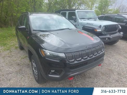 Used 2022 Jeep Compass Trailhawk w/ Trailhawk Convenience Group AWD/4WD image 1