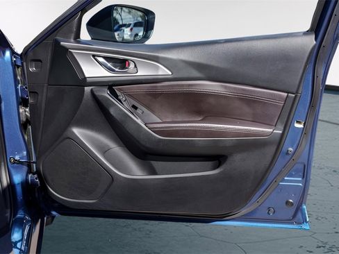 Used 2017 MAZDA MAZDA3 Touring image 31