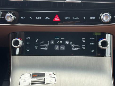 Used 2026 Genesis GV70 2.5T Advanced image 9