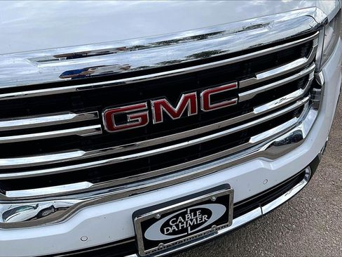 Used 2023 GMC Acadia SLE w/ Driver Convenience Package AWD/4WD image 3