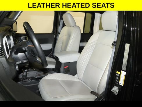 Used 2022 Jeep Wrangler Unlimited Sahara AWD/4WD image 4