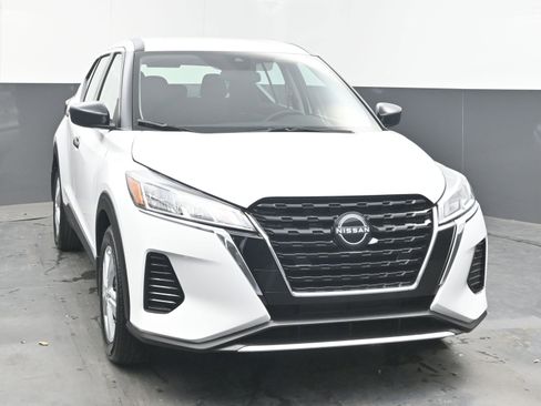 Certified 2025 Nissan Kicks Play S FWD image 2