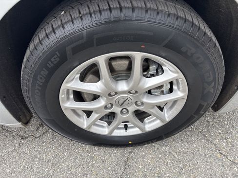 Used 2023 Chrysler Voyager LX image 8