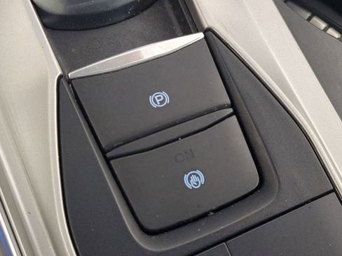 Used 2022 Ford Explorer XLT w/ Equipment Group 202A image 31