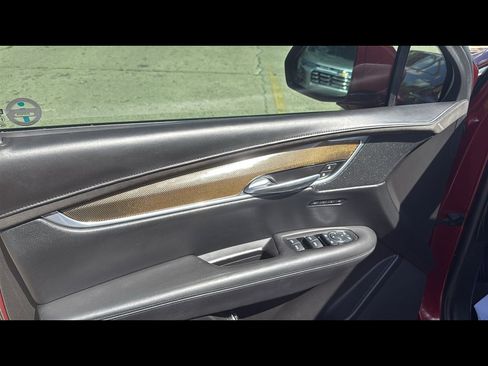 Used 2017 Cadillac XT5 Platinum image 7