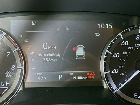 Used 2025 Toyota Highlander XLE image 19