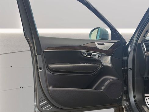 Used 2017 Volvo XC90 T6 Momentum w/ Vision Package AWD/4WD image 16