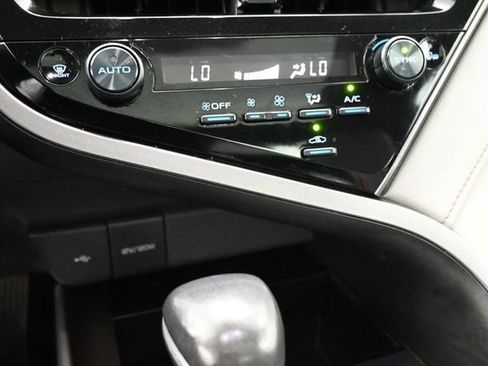 Used 2021 Toyota Camry XLE FWD image 14