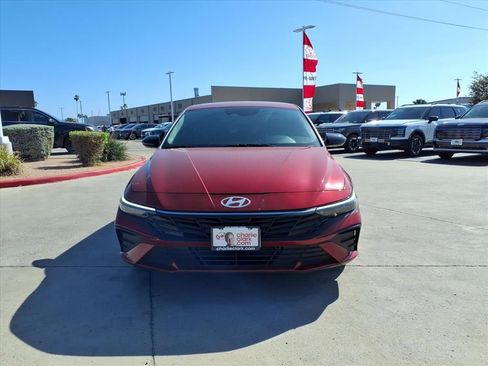 Used 2025 Hyundai Elantra SEL image 8