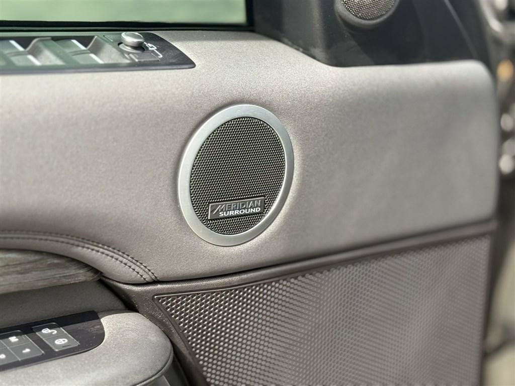Used 2018 Land Rover Discovery HSE AWD/4WD image 16