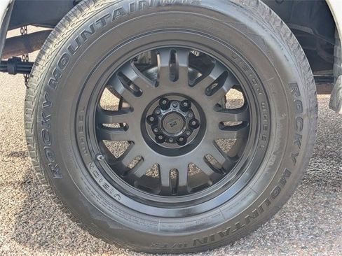 Used 2014 Nissan Frontier SL w/ SL Moonroof Package image 10