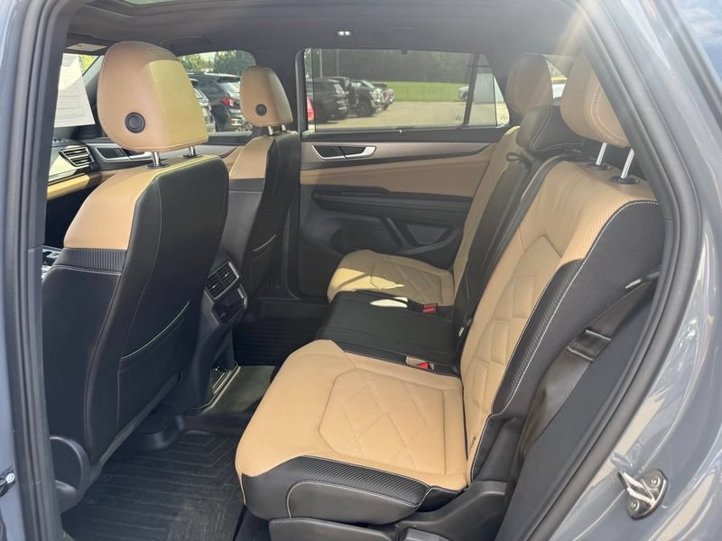 Used 2024 Volkswagen Atlas Cross Sport SE w/ Panoramic Sunroof Package AWD/4WD image 5