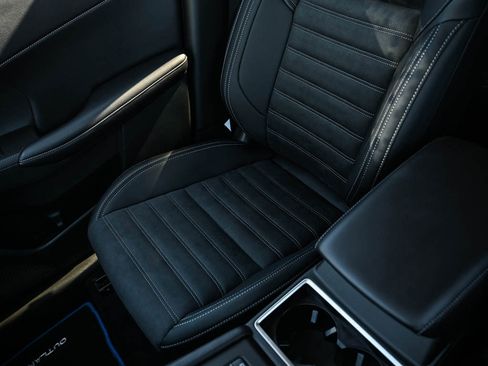 New 2025 Mitsubishi Outlander SE image 26