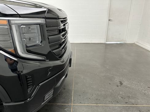 Used 2022 GMC Sierra 1500 Elevation w/ X31 Off-Road Package AWD/4WD image 2