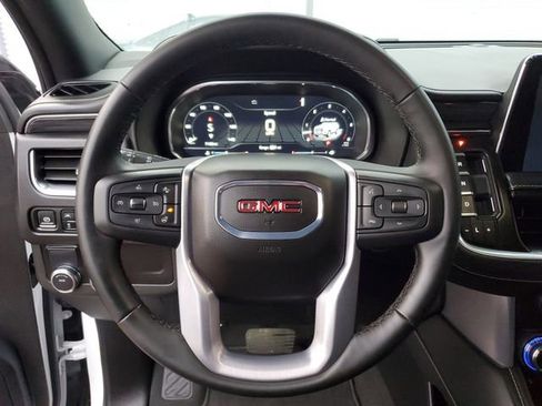 Used 2024 GMC Yukon XL SLT w/ SLT Luxury Package image 20