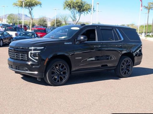 Used 2025 Chevrolet Tahoe High Country image 2