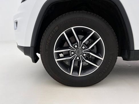 Used 2019 Jeep Grand Cherokee Limited AWD/4WD image 30