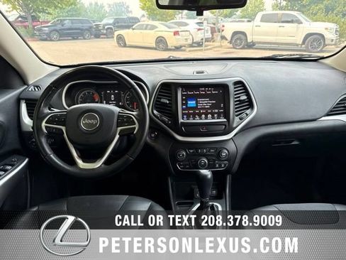 Used 2018 Jeep Cherokee Latitude Plus FWD image 14