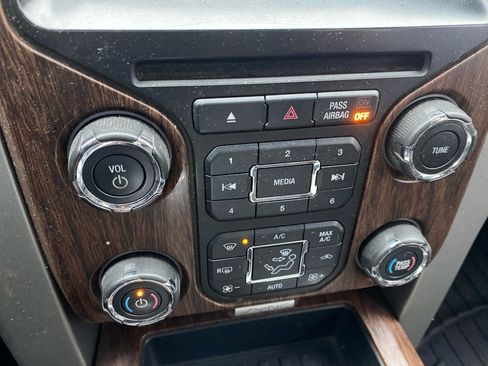 Used 2013 Ford F150 Lariat w/ Luxury Equipment Group image 17