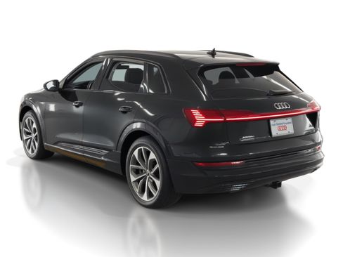 Used 2021 Audi e-tron Premium Plus w/ Premium Plus Package image 3