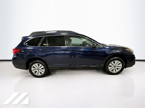 Used 2018 Subaru Outback 2.5i Premium AWD/4WD image 4