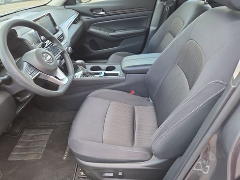 Used 2025 Nissan Altima 2.5 SV image 10
