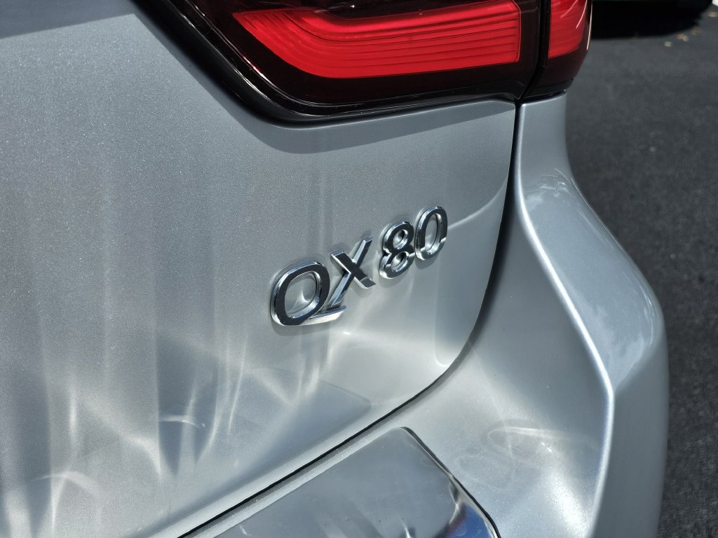 Used 2018 INFINITI QX80 4WD w/ Deluxe Technology Package image 8