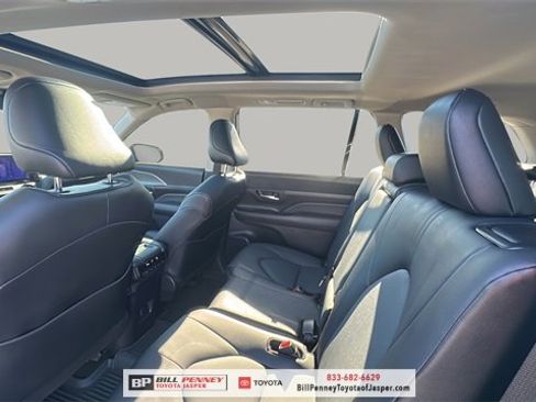 Used 2024 Toyota Grand Highlander XLE image 13