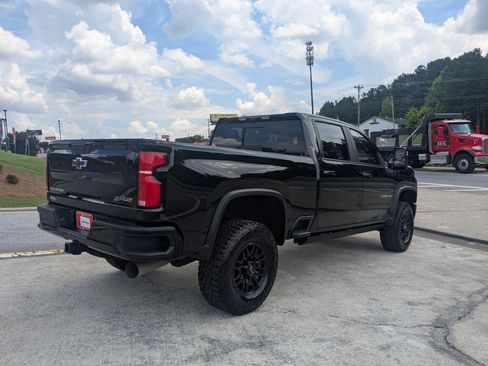 Used 2025 Chevrolet Silverado 2500 ZR2 w/ Technology Package AWD/4WD image 5
