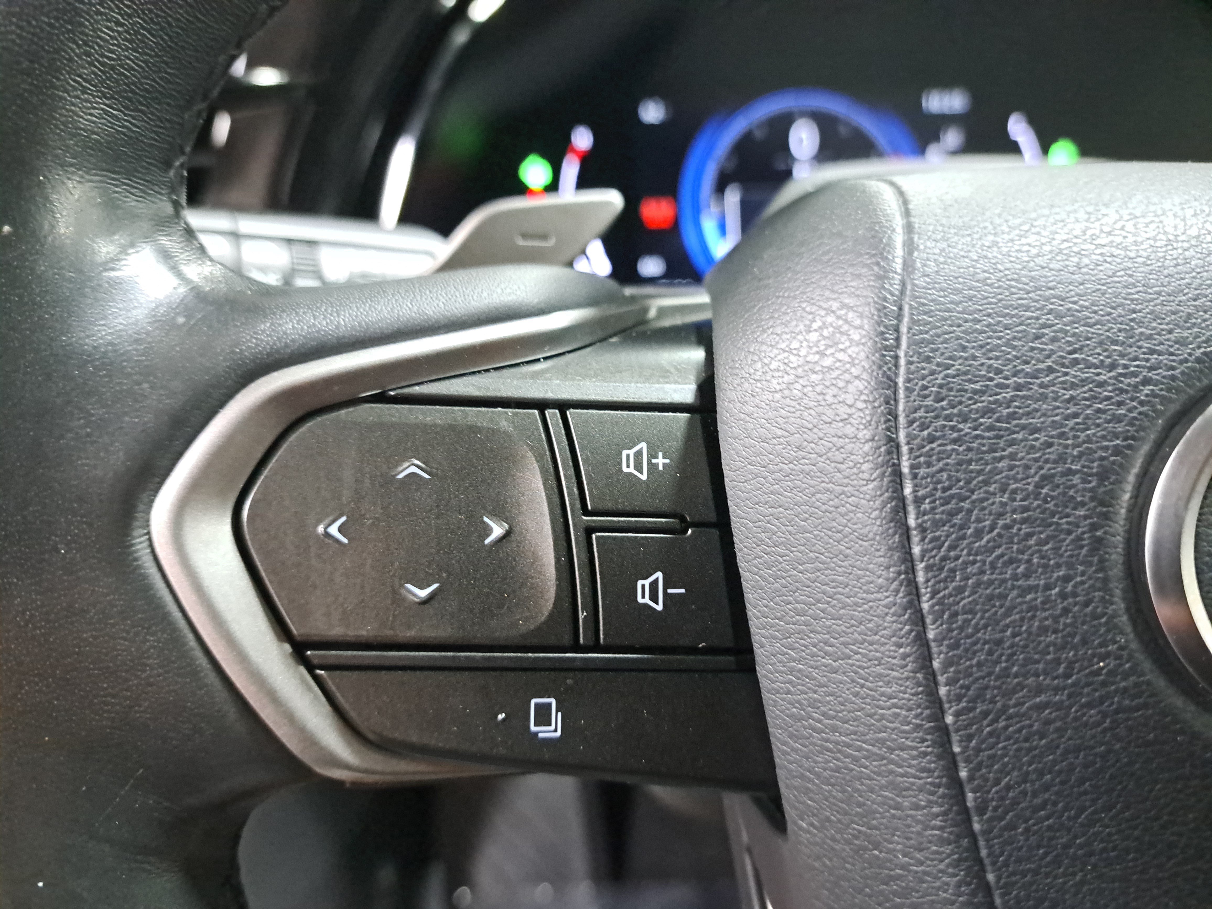 Used 2024 Lexus RX 350 FWD w/ Convenience Package image 18