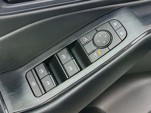 Used 2024 Nissan Rogue S image 15