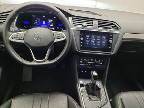 Used 2023 Volkswagen Tiguan SE w/ Panoramic Sunroof Package FWD image 22