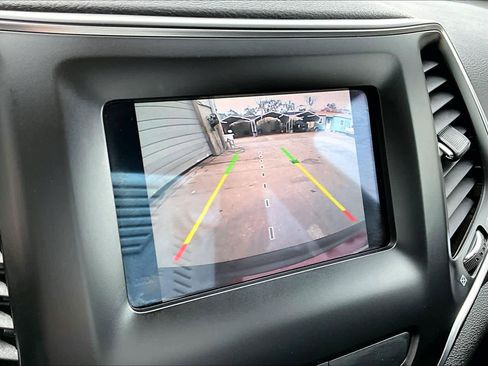 Used 2019 Jeep Cherokee Latitude Plus image 29