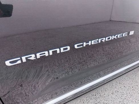 Used 2022 Jeep Grand Cherokee Summit w/ Luxury Tech Group V AWD/4WD image 8