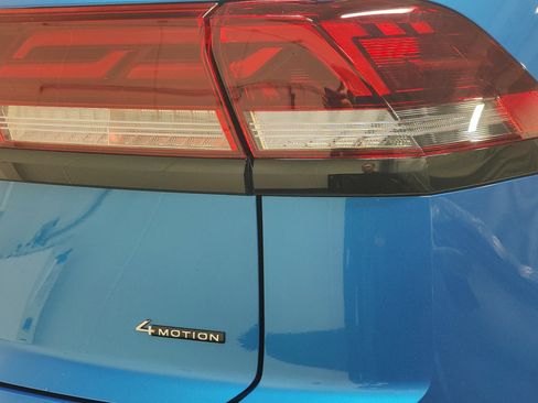 Used 2025 Volkswagen Atlas Cross Sport SEL R-Line image 4