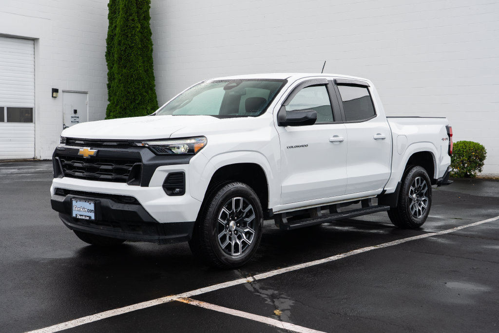 Used 2024 Chevrolet Colorado LT w/ LT Convenience Package III AWD/4WD image 3