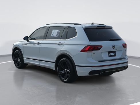 Used 2023 Volkswagen Tiguan SE R-Line image 5