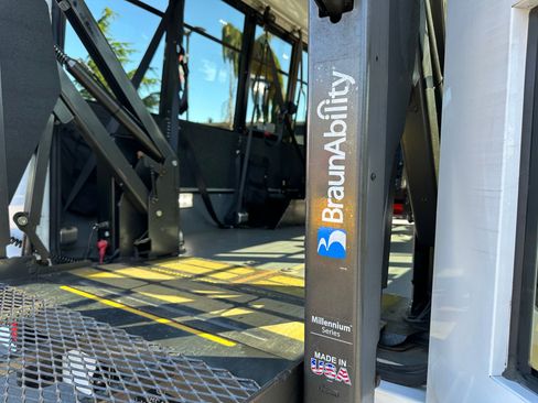 Used 2014 Chevrolet Express 3500 image 34