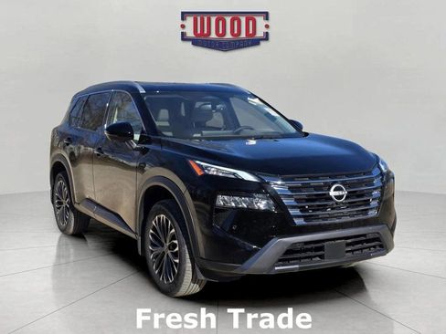 Used 2025 Nissan Rogue SL w/ Tech Package image 1